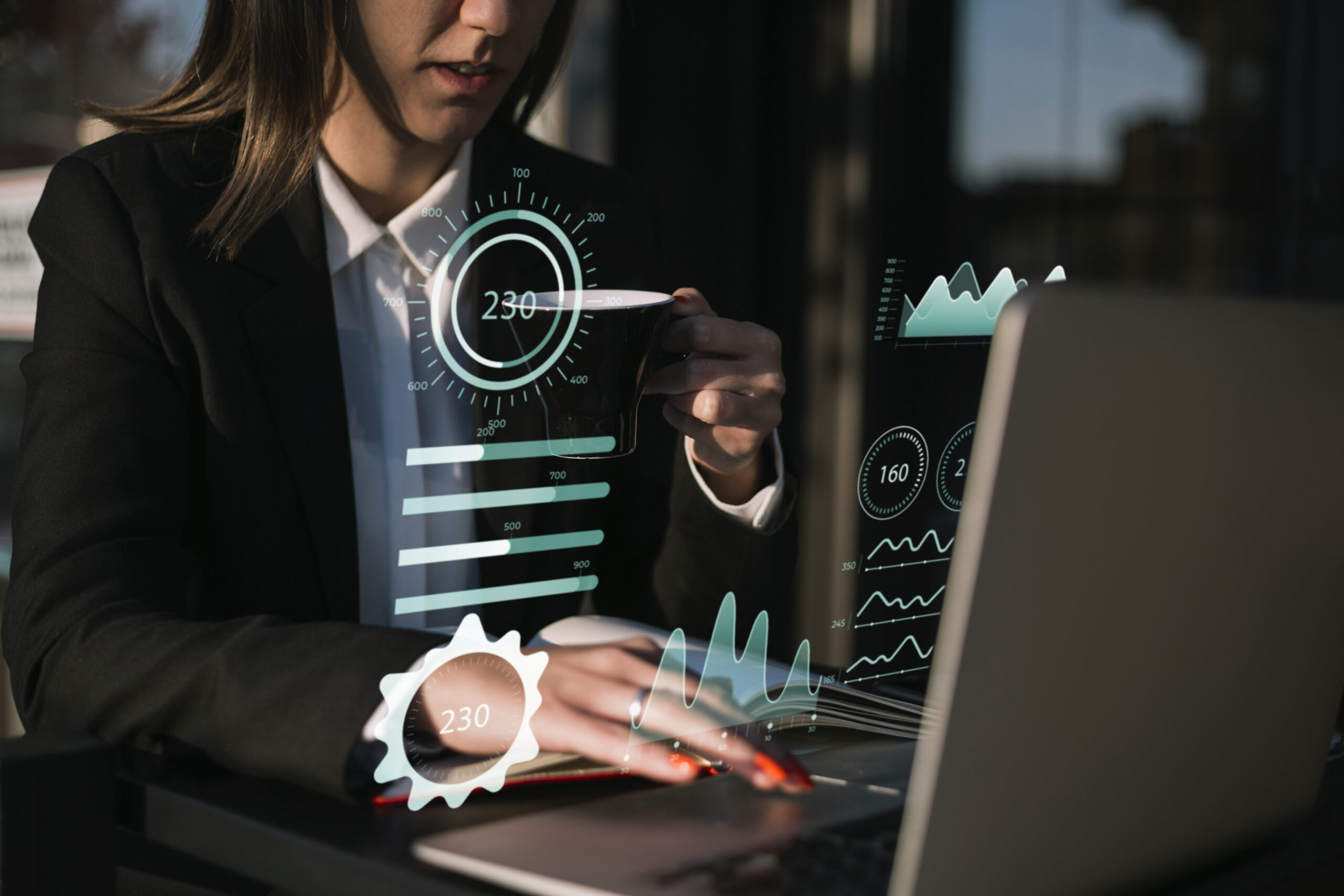 Plataforma digital en desarrollo sobre portátil, soluciones personalizadas para empresas